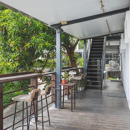 Tropical Low Boundary B&B Donghe Exterior photo
