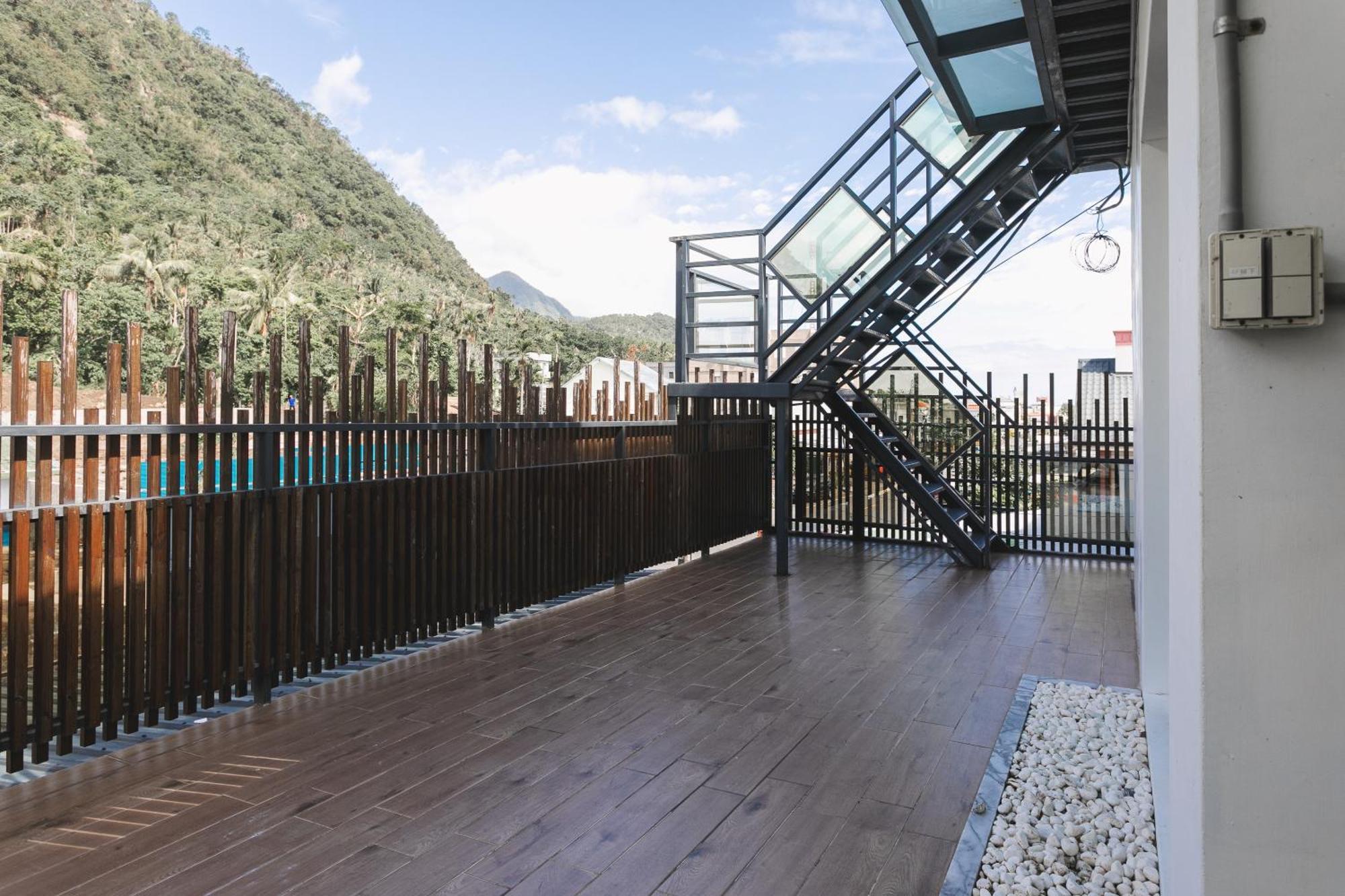 Tropical Low Boundary B&B Donghe Exterior photo